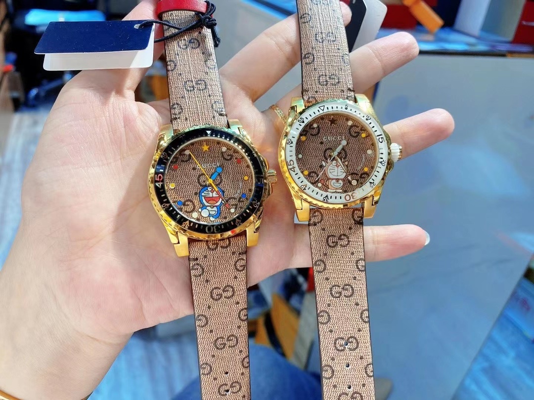 Gucci 古驰 Doraemon x Gucci Dive 联名系列腕表 结合单向旋转表圈潜水表 元素