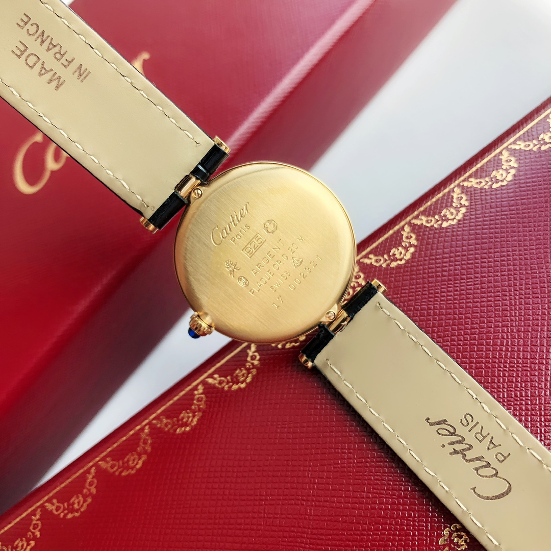 Cartier 最新款卡地亚中古腕表 色 极其富有绅士淑女范儿 都说年少时不要遇见太惊艳的人会误终身