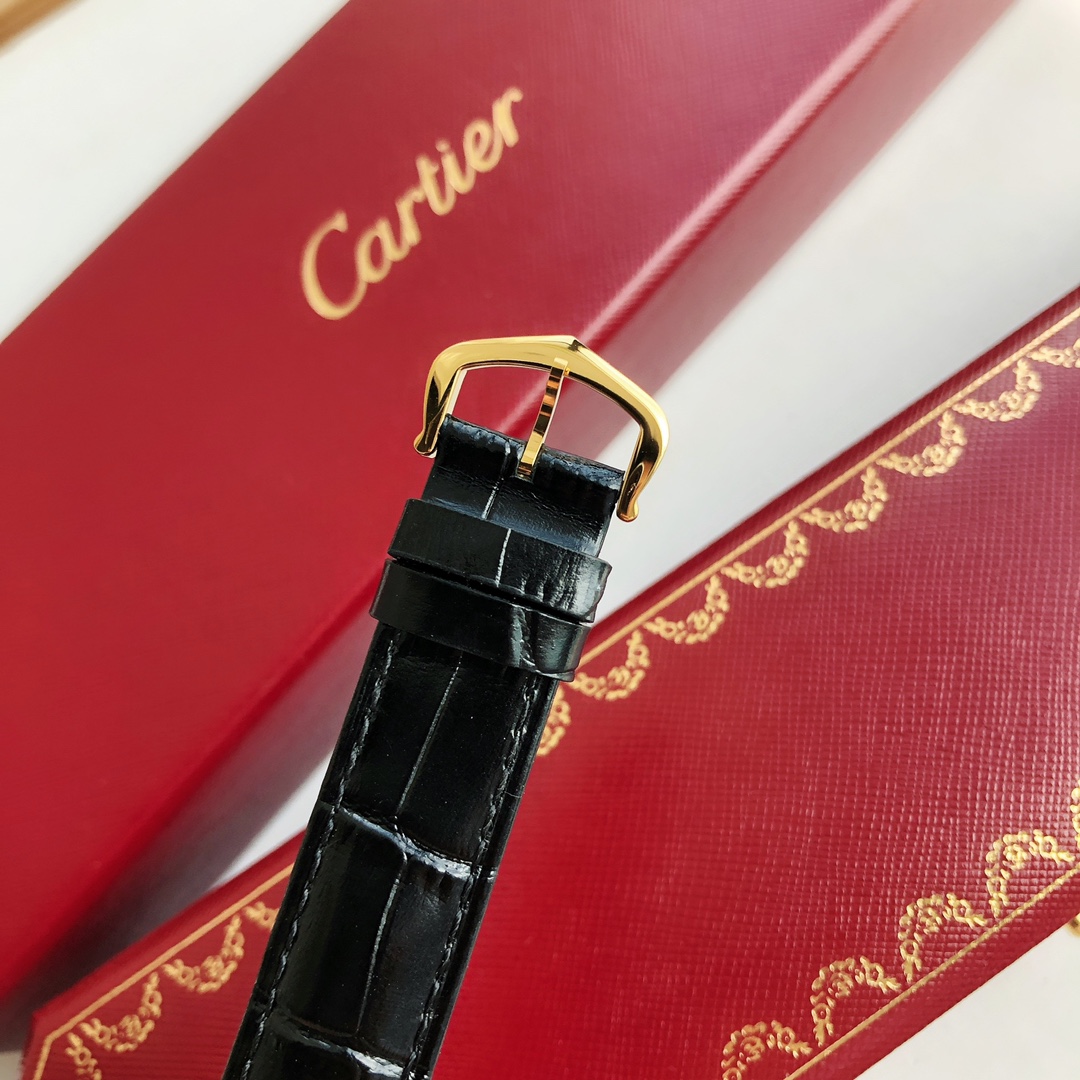 Cartier 最新款卡地亚中古腕表 色 极其富有绅士淑女范儿 都说年少时不要遇见太惊艳的人会误终身
