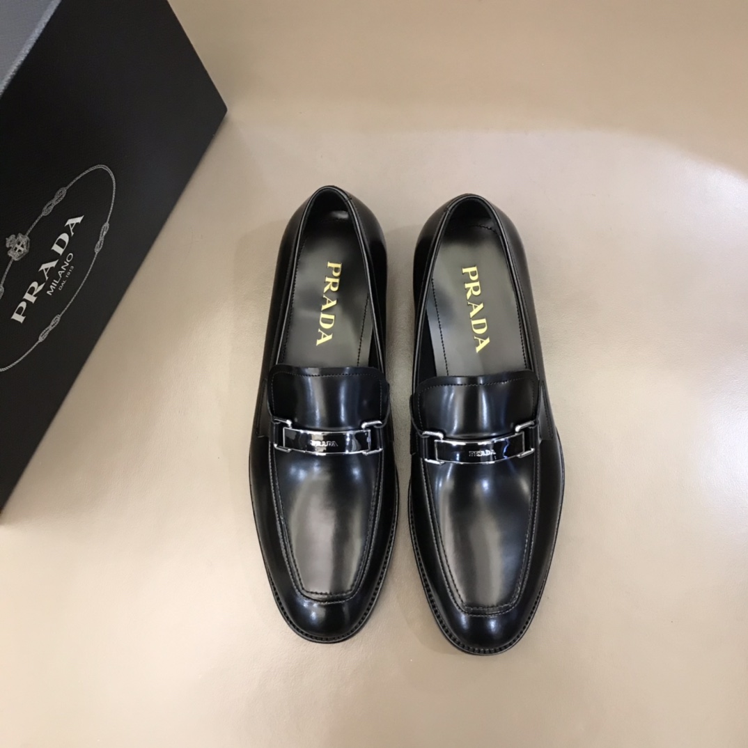 NO:273727,P home original single new men's formal casual leather shoes, imported cowhide, delicate and shiny texture, full of charming charm of modern style, equipped with genuine leather edge strips and wear-resistant non-slip rubber patches, half-leather genuine leather sole, the strap is decorated with a classic hollow logo, and the heel is embellished with a metal logo badge on the side, showing exquisite style, full of gentlemanly and British style!  Size39-44 (38 and 45 customized), cowhide19860909P家原单新款男士正装休闲皮鞋,进口牛皮 质感细腻有光泽 充满现代格调的迷人魅力 配有真皮沿条加耐磨防滑橡胶贴片半皮革真皮鞋底 饰带以经典的镂空徽标装饰 鞋跟侧面带金属logo徽章点缀 彰显精美风格 绅士英伦范十足！ Size39-44（38和45定做）,,cowhide,Men's shoes