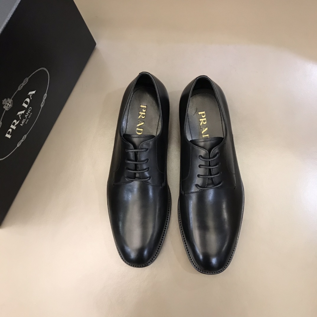 NO:273724,P home original single new men's formal casual leather shoes, imported cowhide, delicate and shiny texture, full of charming charm of modern style, equipped with genuine leather edge strips and wear-resistant non-slip rubber patches, half-leather genuine leather sole, the strap is decorated with a classic hollow logo, and the heel is embellished with a metal logo badge on the side, showing exquisite style, full of gentlemanly and British style!  Size39-44 (38 and 45 customized), cowhide19860909P家原单新款男士正装休闲皮鞋,进口牛皮 质感细腻有光泽 充满现代格调的迷人魅力 配有真皮沿条加耐磨防滑橡胶贴片半皮革真皮鞋底 饰带以经典的镂空徽标装饰 鞋跟侧面带金属logo徽章点缀 彰显精美风格 绅士英伦范十足！ Size39-44（38和45定做）,,cowhide,Men's shoes