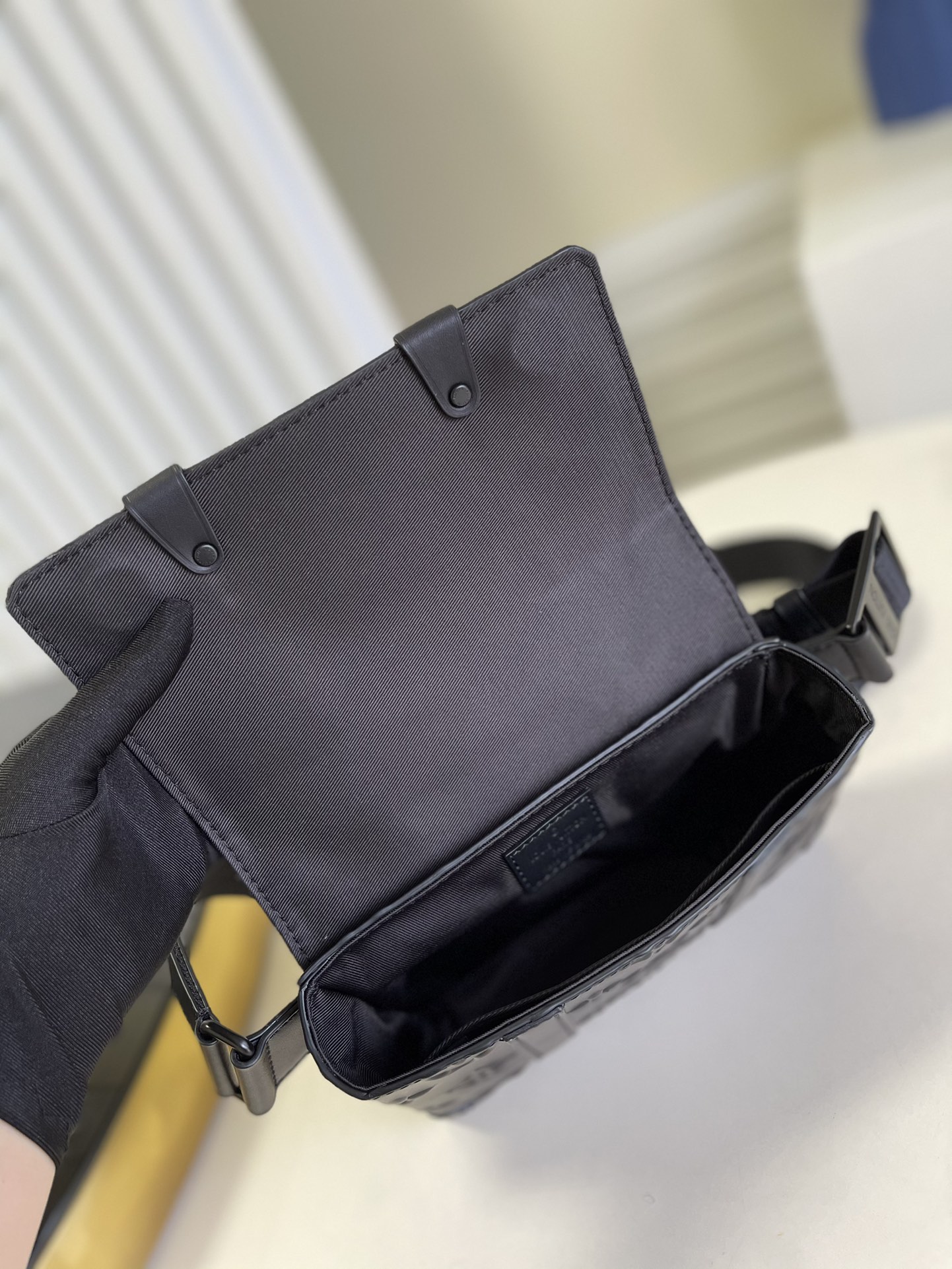 Louis Vuitton LV Trunk Slingbag单肩包 M57952