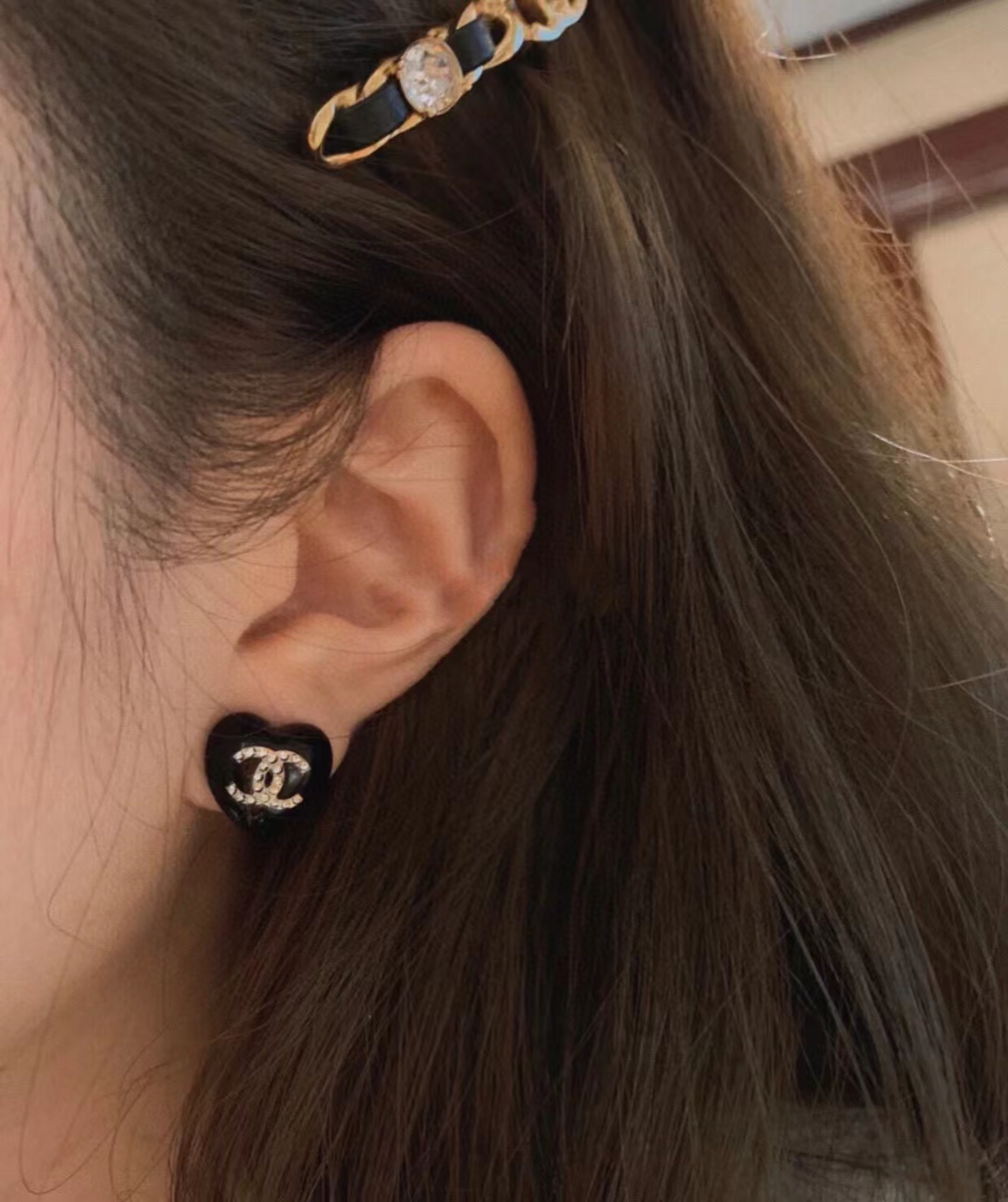 NO:720618,88180 [original heavy recommendation] [purchase z customization] Ch@nel's new acrylic heart necklace is super invincible, a hand-made pair of consistent yb brass acrylic. This one was made for 1 month and 23 days with real painstaking efforts. The heart is machine-carved. Each heart is the same size as yb and can be completely overlapped. The curvature of the heart has the same side effect. The details are in place and are easy to match for daily use. Highly recommended, necklace, Cardia high-end jewelry1986090988180【原单重磅推荐款】【购入z定制】 Ch@nel新款亚克力桃心项链超级无敌火的一款人手一对一致yb黄铜亚克力 这款做了1个月23天 真的呕心沥血 桃心是机器精修雕刻 每一只桃心和yb大小一致 完全可以重合 桃心的弧度感 侧边效果一致 满满的细节到位日常各种好搭配 强烈推荐,,necklace,卡迪亚高端饰品,Jewelry