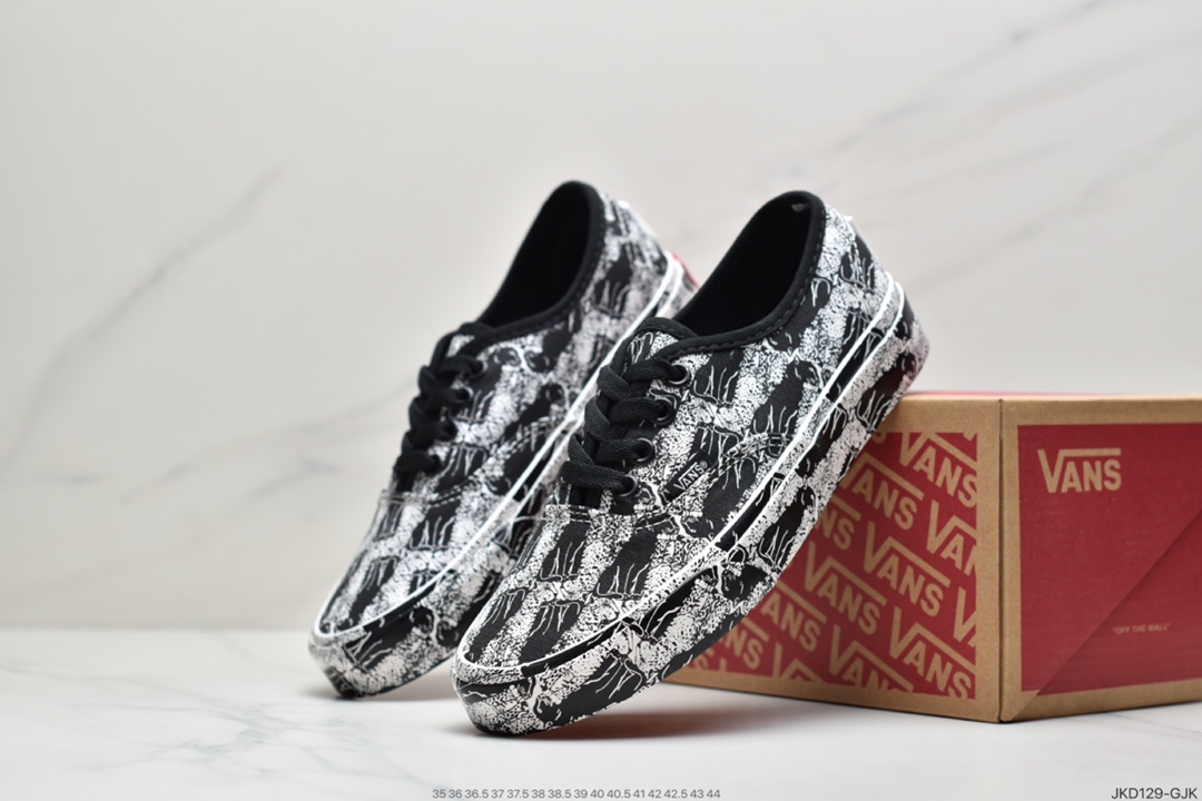 160 万斯VANS VAULT OG Authentic LX 复古低帮男女帆布滑板鞋