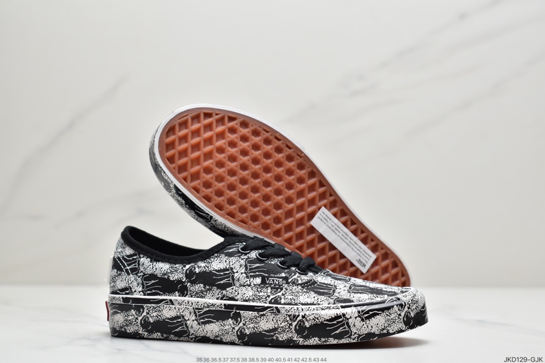 160 万斯VANS VAULT OG Authentic LX 复古低帮男女帆布滑板鞋