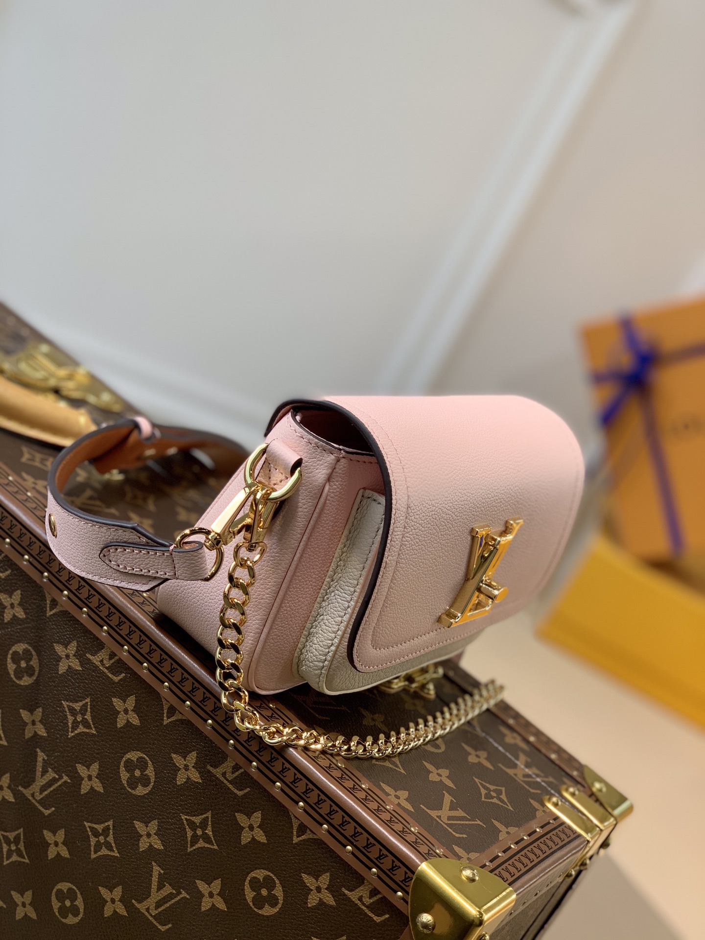 Louis Vuitton LV Lockme Tender cross-body bag M58555粉色