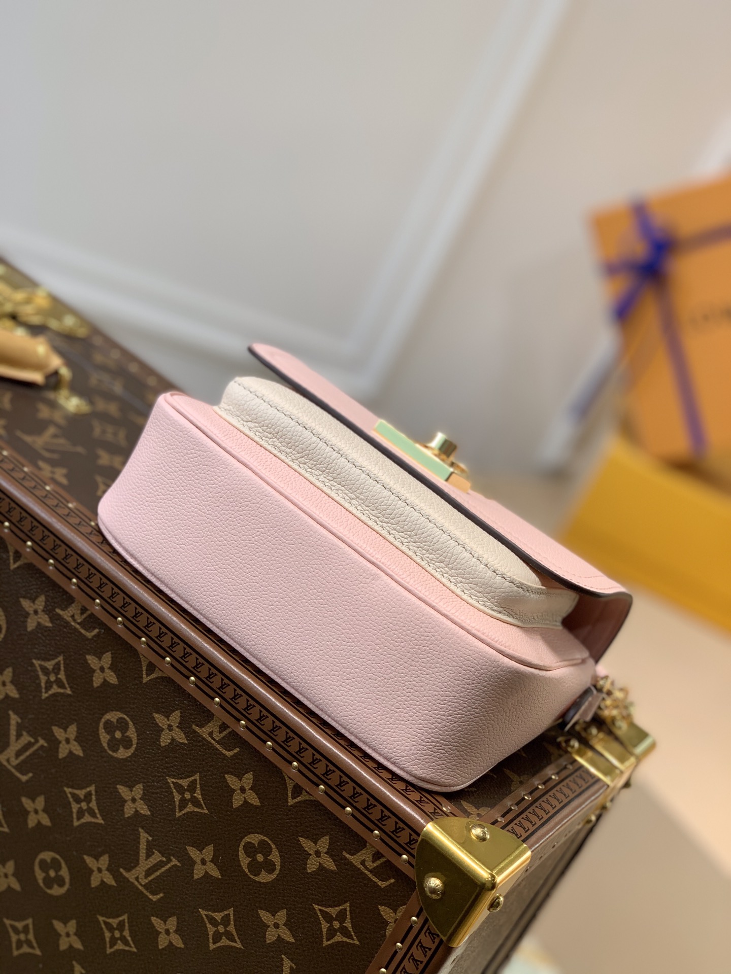 Louis Vuitton LV Lockme Tender cross-body bag M58555粉色