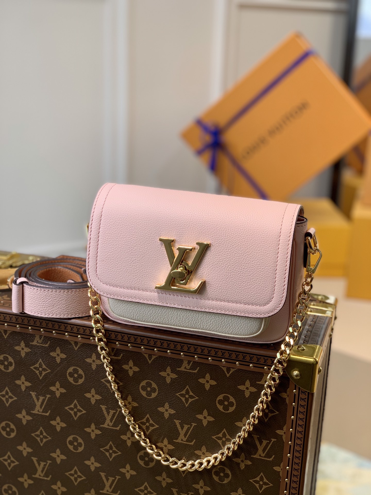 Louis Vuitton LV Lockme Tender cross-body bag M58555粉色