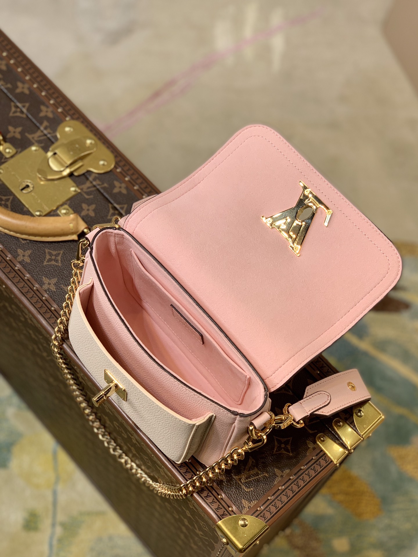 Louis Vuitton LV Lockme Tender cross-body bag M58555粉色