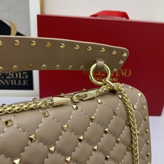 大号0128#Valentino 华伦天奴🆕🆕款女士挎包,GARAVANI ROCKSTUD SPIKE 大号0128#Valentino 华伦天奴🆕🆕款女士挎包,GARAVANI ROCKSTUD SPIKE