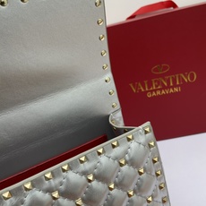 大号0128-1#Valentino 华伦天奴🆕🆕款女士挎包,GARAVANI ROCKSTUD SPI 大号0128-1#Valentino 华伦天奴🆕🆕款女士挎包,GARAVANI ROCKSTUD SPI