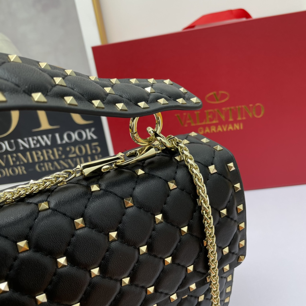 大号0128#Valentino 华伦天奴🆕🆕款女士挎包,GARAVANI ROCKSTUD SPIKE 大号0128#Valentino 华伦天奴🆕🆕款女士挎包,GARAVANI ROCKSTUD SPIKE