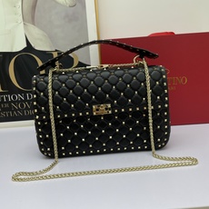 大号0128#Valentino 华伦天奴🆕🆕款女士挎包,GARAVANI ROCKSTUD SPIKE 大号0128#Valentino 华伦天奴🆕🆕款女士挎包,GARAVANI ROCKSTUD SPIKE