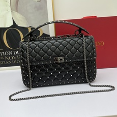 大号0128#Valentino 华伦天奴🆕🆕款女士挎包,GARAVANI ROCKSTUD SPIKE 大号0128#Valentino 华伦天奴🆕🆕款女士挎包,GARAVANI ROCKSTUD SPIKE