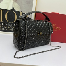 大号0128#Valentino 华伦天奴🆕🆕款女士挎包,GARAVANI ROCKSTUD SPIKE 大号0128#Valentino 华伦天奴🆕🆕款女士挎包,GARAVANI ROCKSTUD SPIKE