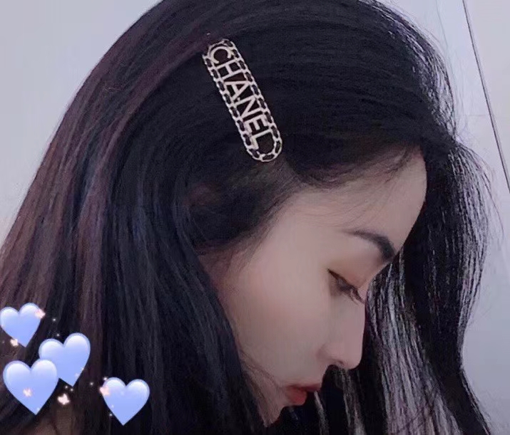 NO:102655,Wearing pictures of leather hairpins, Chanel hairpins19860909穿皮发夹佩戴图,香奈儿发夹,chanel,hairpins,Jewelry