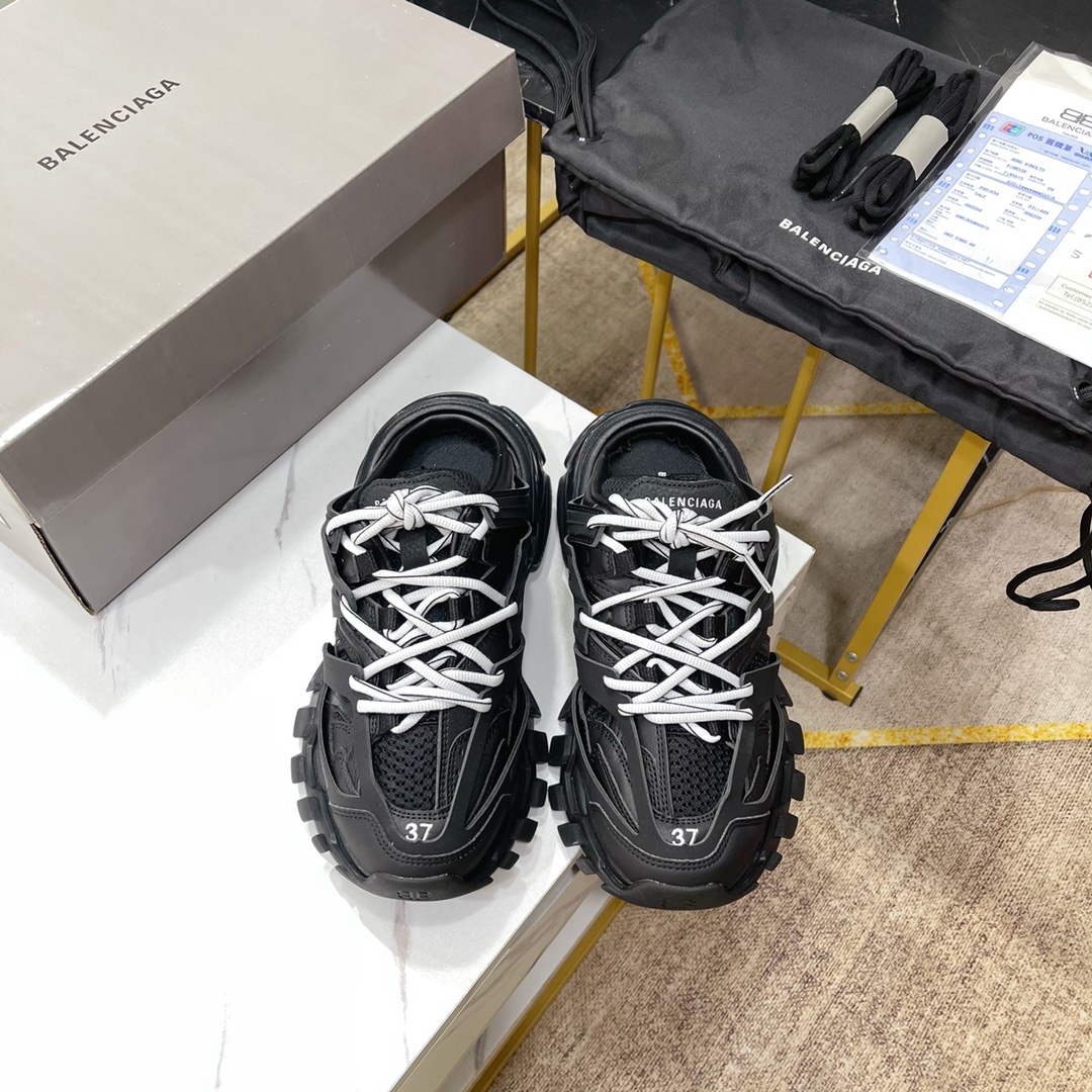 ❤️ Balenciaga 2021 Se lanzan en exclusiva los semirremolques de la serie Balenciga track mule ❗️El gran éxito…