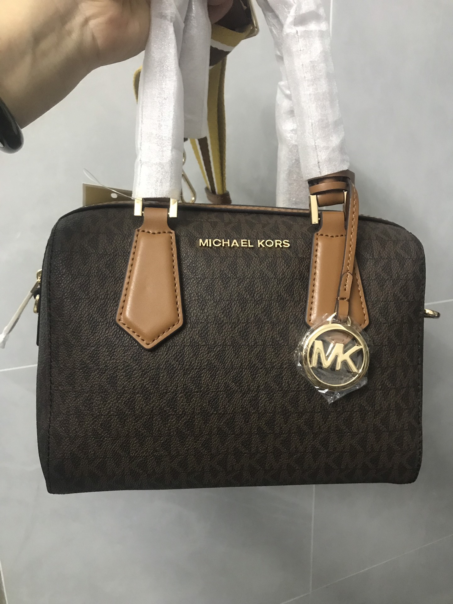Michael Kors 小号枕头包 A