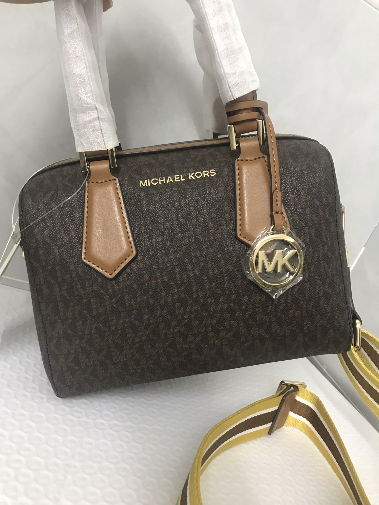 Michael Kors 小号枕头包 A