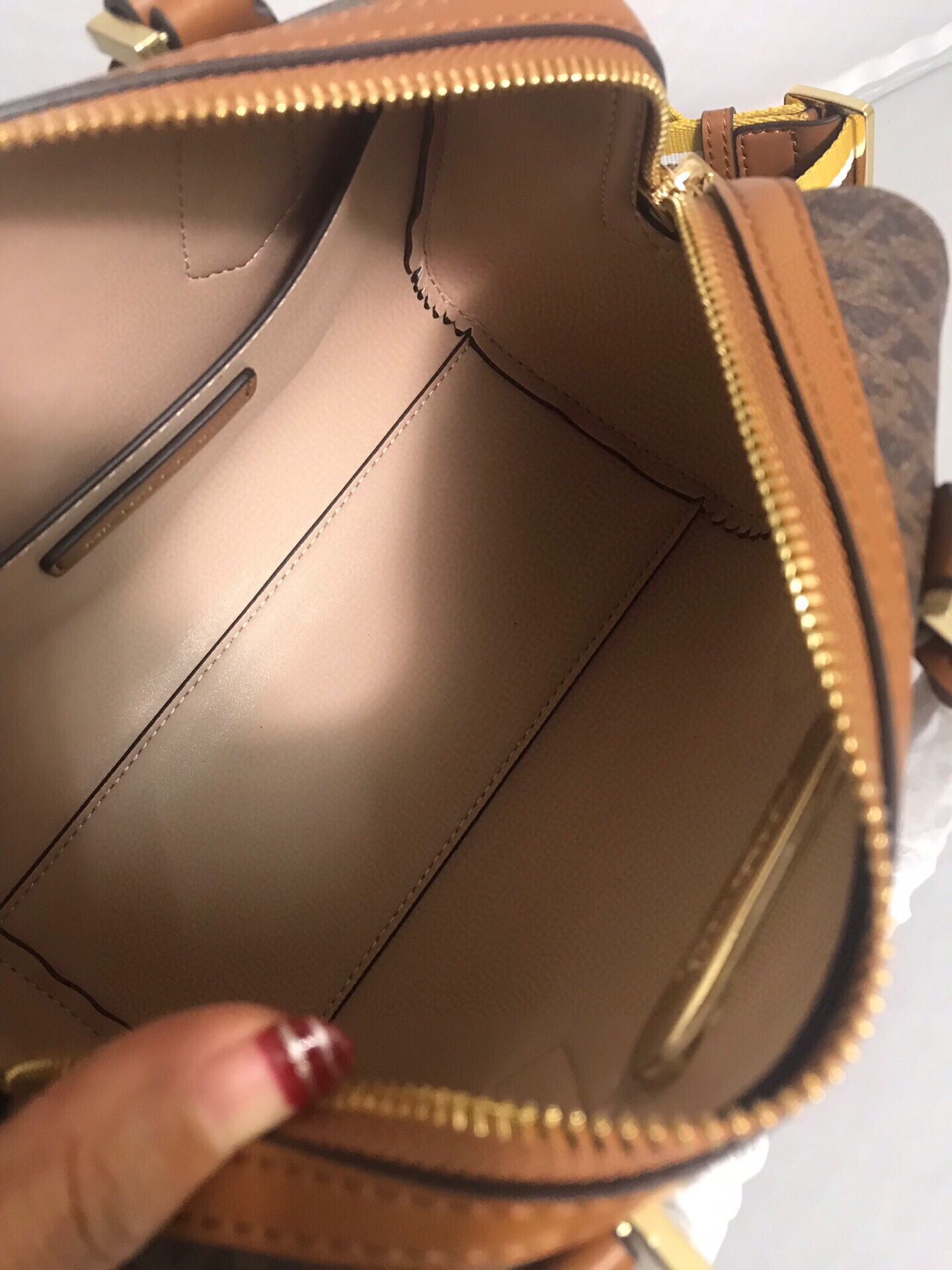 Michael Kors 小号枕头包 A