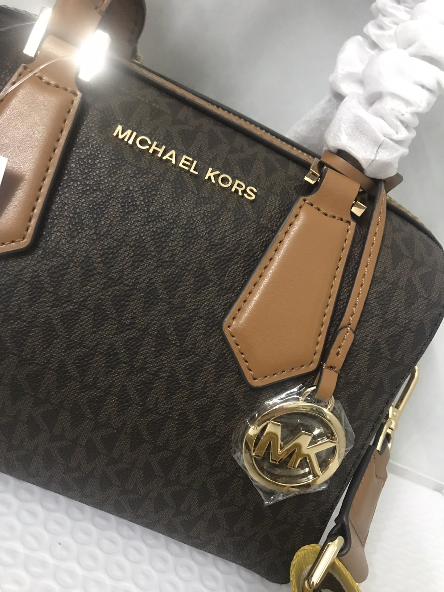 Michael Kors 小号枕头包 A