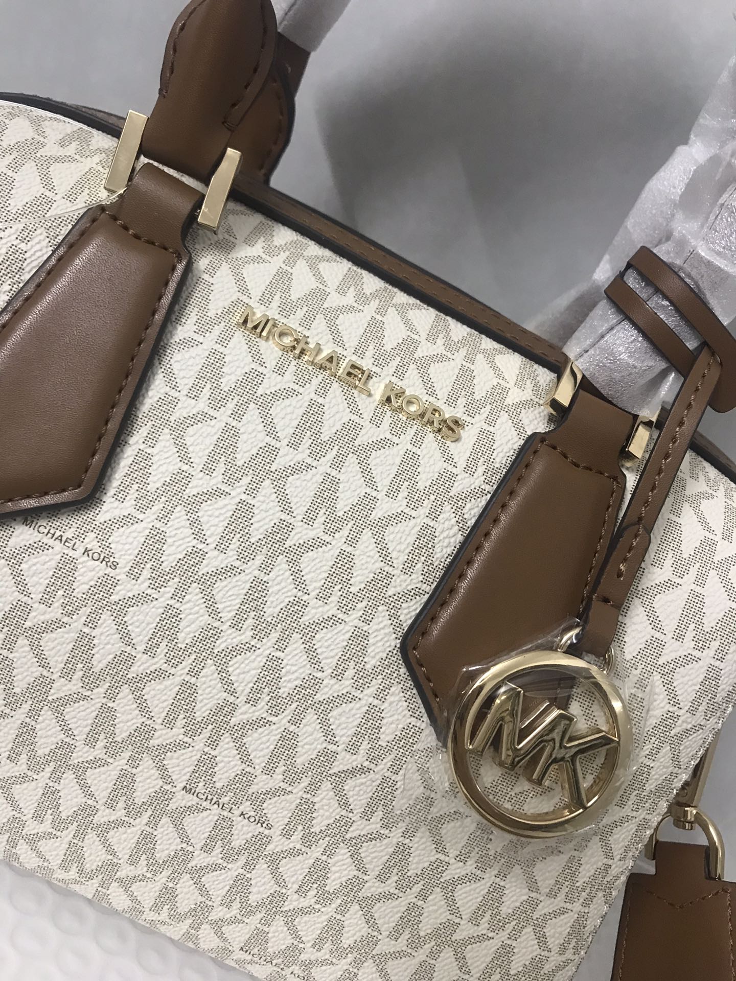 Michael Kors 小号枕头包 A