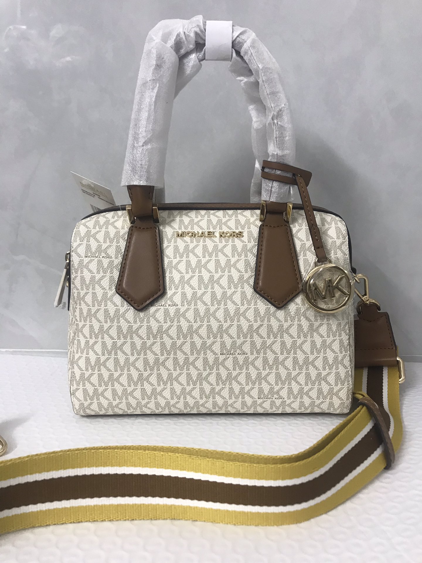 Michael Kors 小号枕头包 A