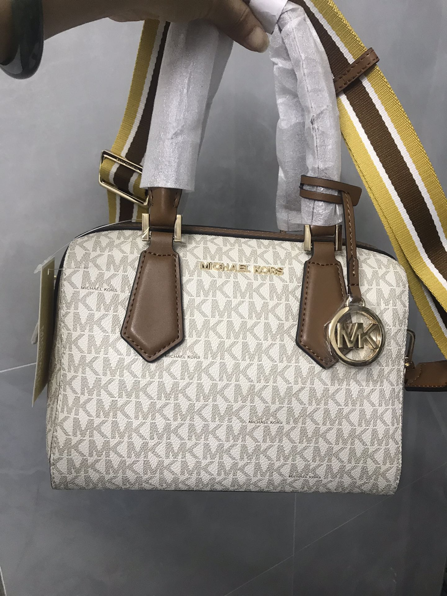 Michael Kors 小号枕头包 A
