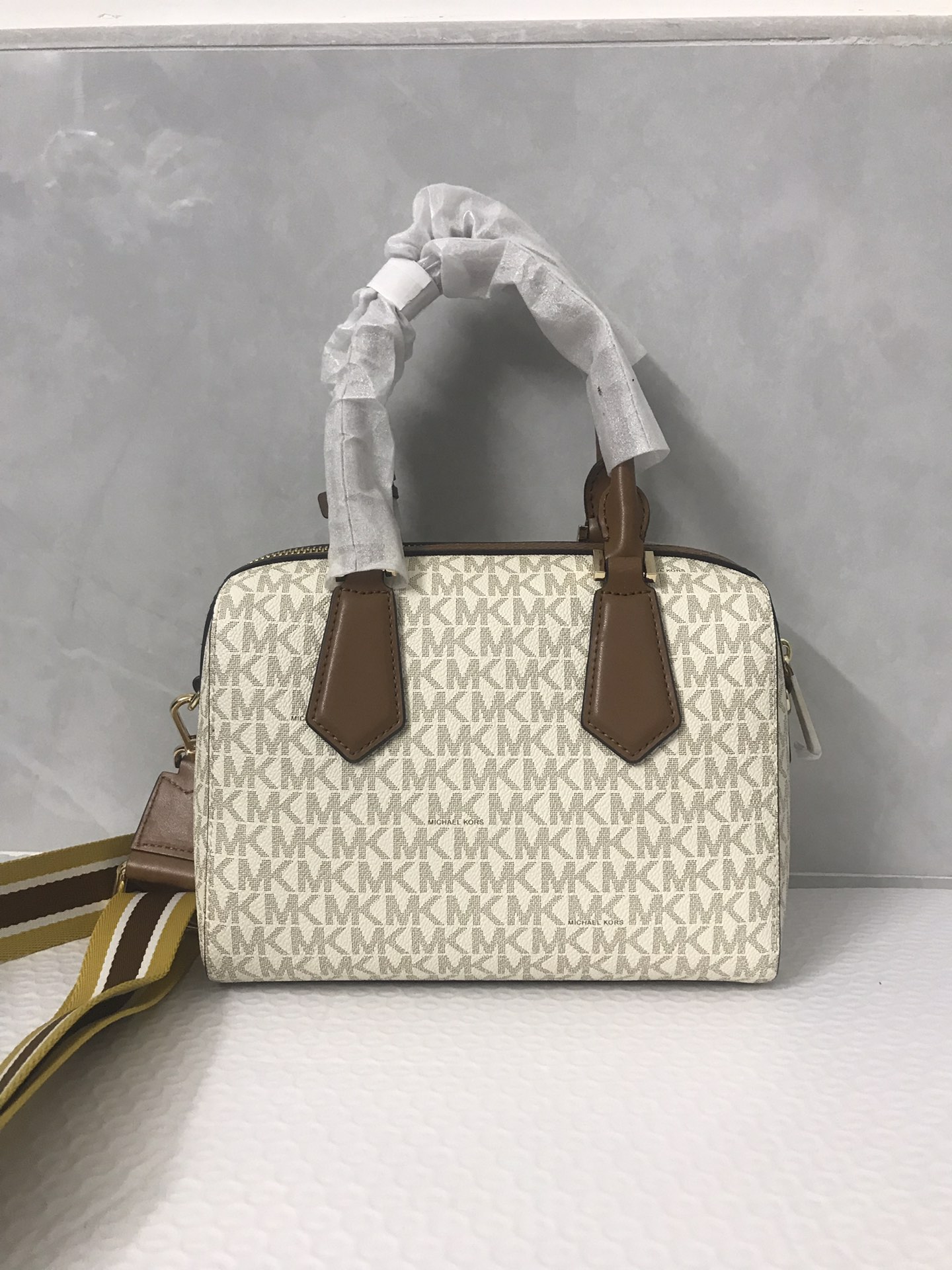 Michael Kors 小号枕头包 A