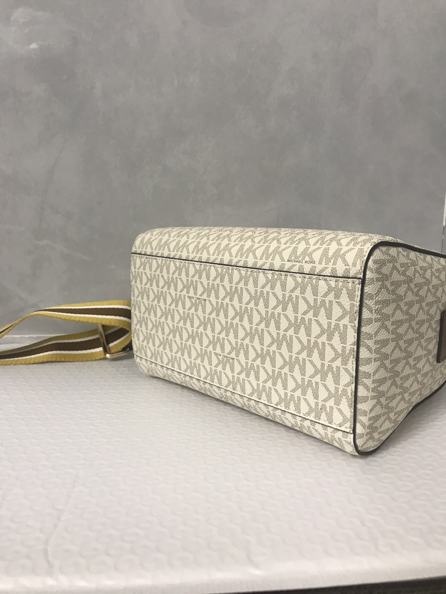 Michael Kors 小号枕头包 A
