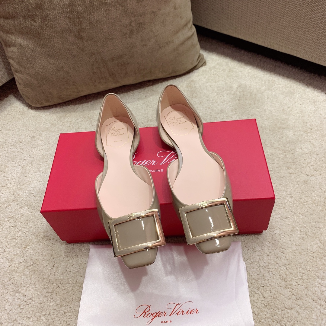 Roger Vivier Belle chaussures à talon carré avec boucle en écaille, version ronde moulée sur mesure, un vrai coup de cœur pour ce modèle RV