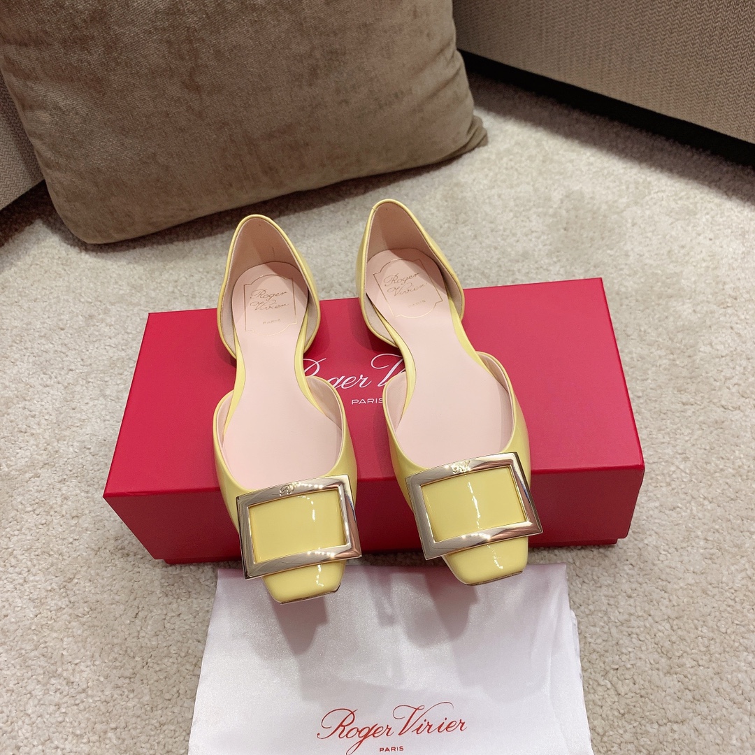 NO:403515,【RV】Trompette metal square buckle ballet single shoes. The new diamond cabinet is synchronized with 10 colors. It is another classic and hottest style. The exquisite small square toe paired with classic square buckle. It is simple and fashionable and generous. This version takes a lot of thought. After it comes out, it is very covered. The back bag is not easy to fall off. Every color is in my heart. Come and collect this treasure commuter shoes. Italian imported beef patent leather + mixed-type round lambskin inner footbed (the heel is also genuine leather, so I refuse to cut corners and use microfiber to replace it) Round version customized K gold buckle Italian leather outsole size 35-39 (34/40 customized without return and exchange) (Ps hollow model can be selected for one size, 35.5 try on 35 for reference for fairies), single shoes, sheepskin, Leather soles19860909【RV】Trompette金属方扣芭蕾舞单鞋 全新钻柜同步10色强势来袭又是一款永不过时的的经典爆款秀气的小方头搭配经典方扣,简约时尚大方的造型,这款打版花了很多心思,出来后非常包脚,后包也不易掉跟每个颜色都是心头好快来搜集这款宝藏通勤鞋吧 意大利进口牛漆皮+混种圆版小羊皮内里垫脚（后跟包跟也是真皮,拒绝偷工减料用超纤替代） 圆版定制K金扣头 意大利真皮大底 码数35-39（34/40定制不退换）（Ps中空款可选小一码,35.5试穿35合适供仙女们参考）,单鞋,sheepskin,Leather soles,Women's Shoes