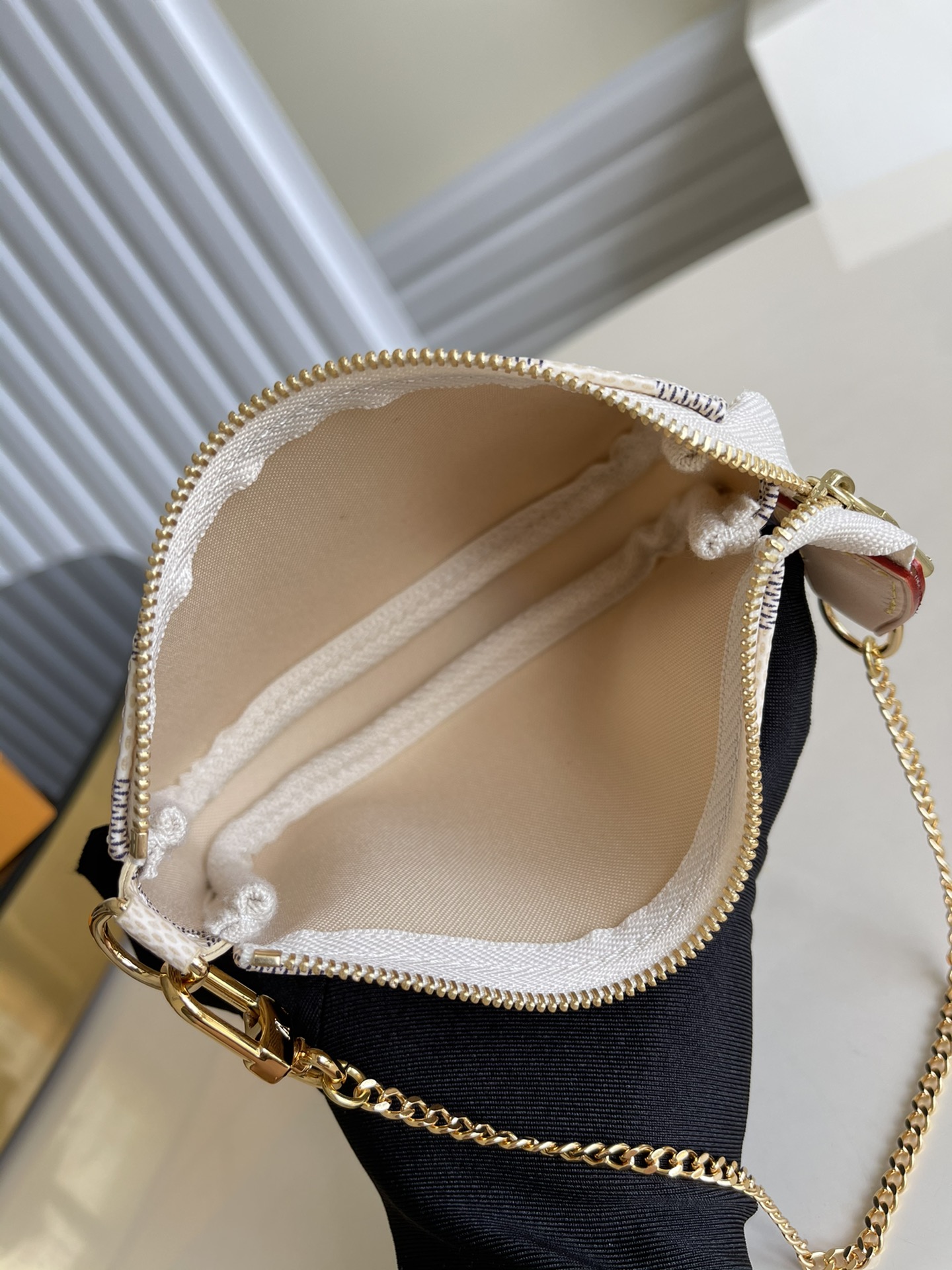 Louis Vuitton Haute Couture Classic Luxury Handbag Shoulder Crossbody 6