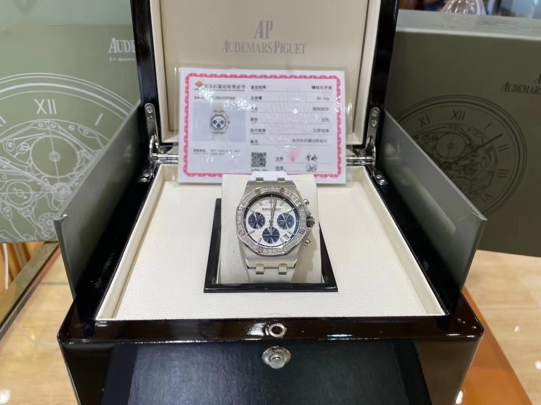 Audemars Piguet Oak Real Diamond Edition, esfera pequeña de 37 mm, adecuada para niñas y hermanos con muñecas pequeñas.