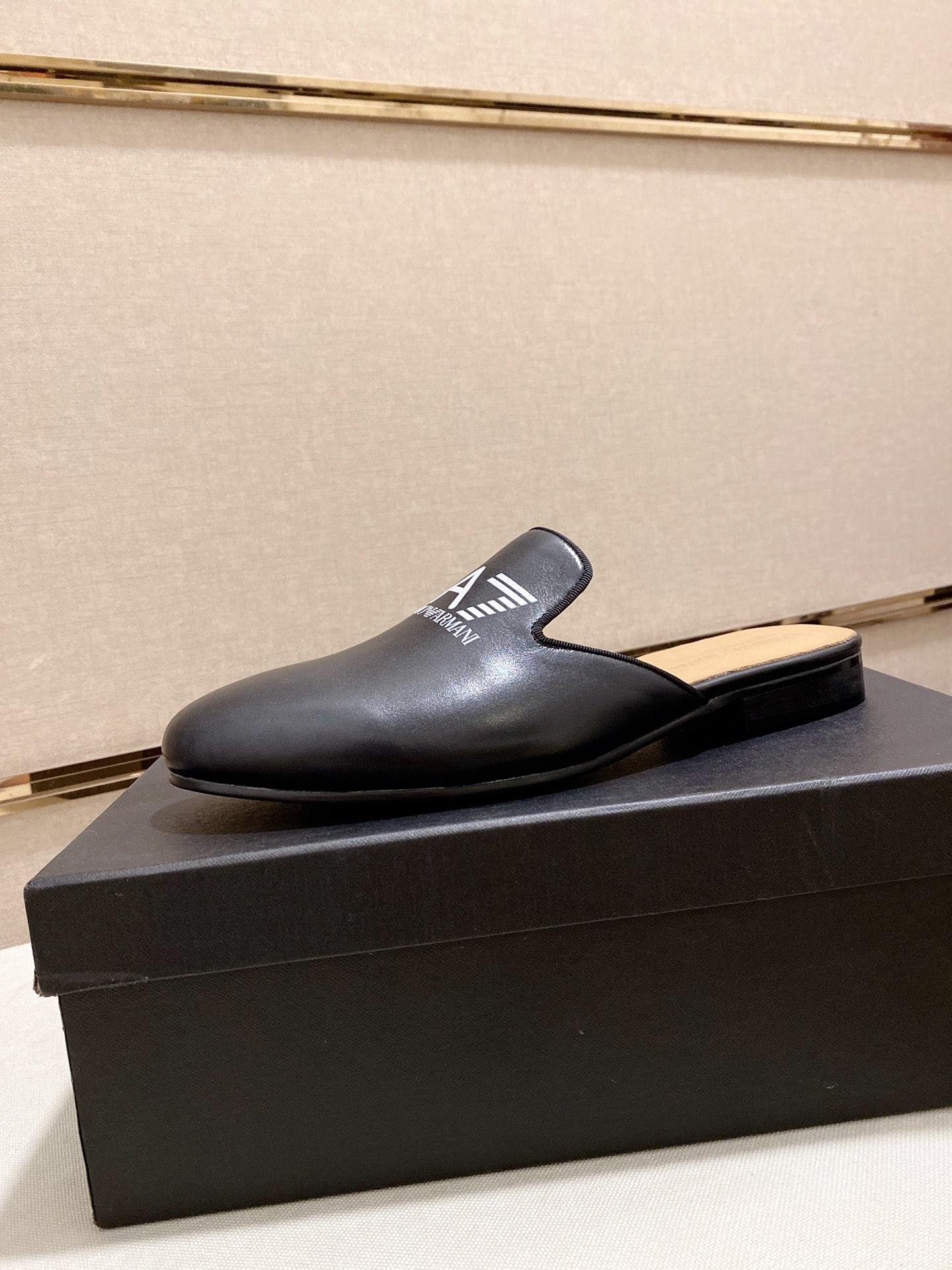 precio de fábrica Versión de gama alta (cuero de vaca teñido con agua) réplica original Armani sitio