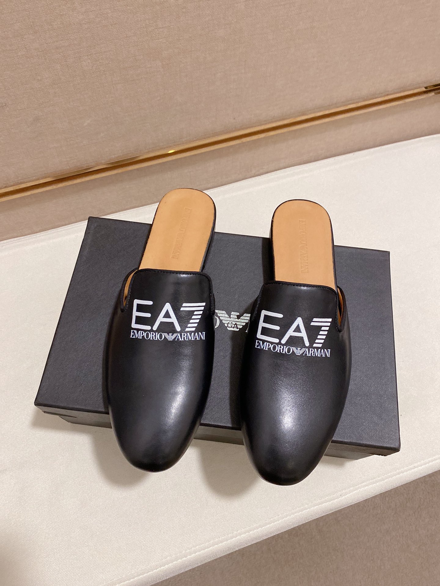 precio de fábrica Versión de gama alta (cuero de vaca teñido con agua) réplica original Armani sitio