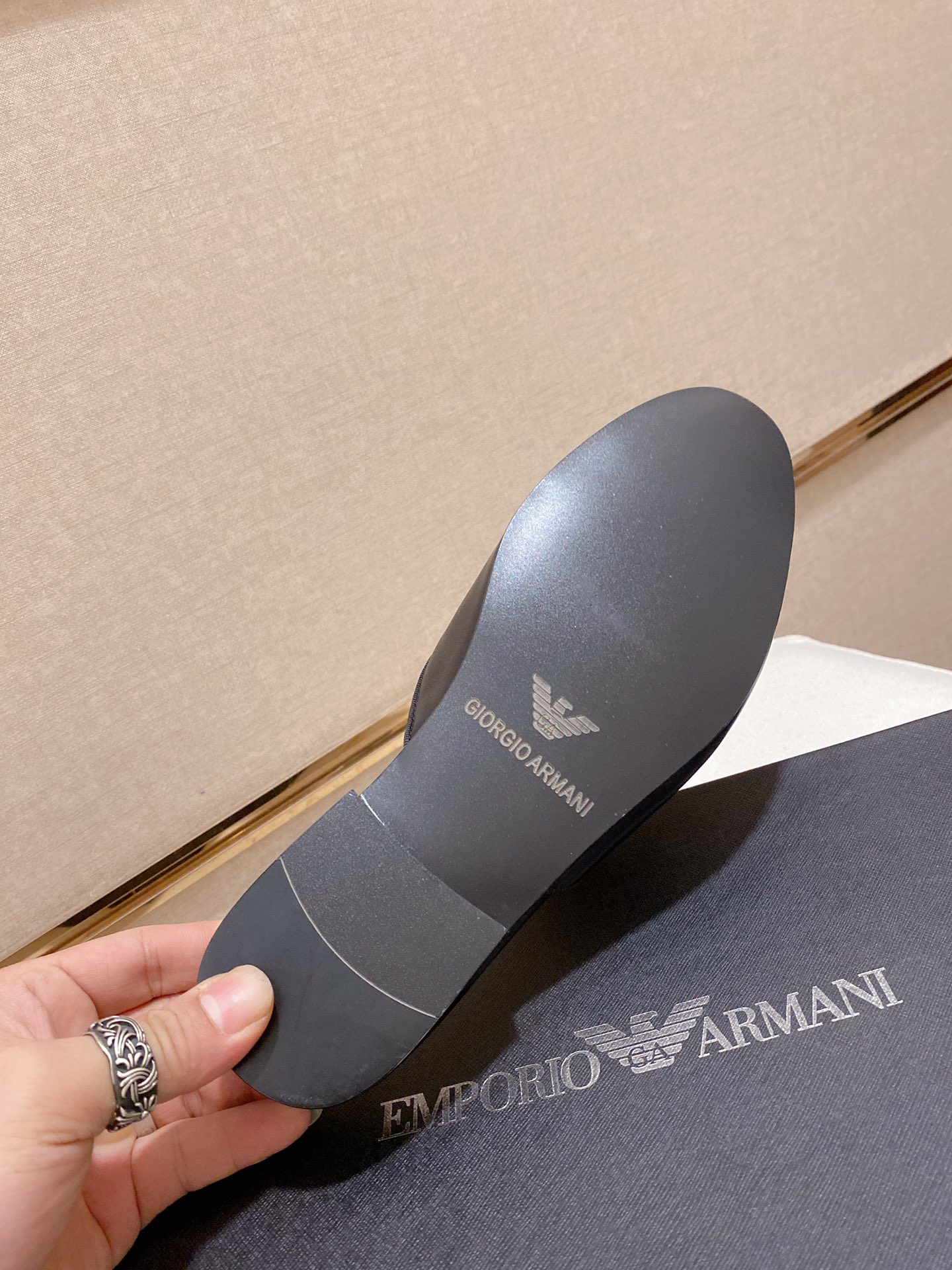 precio de fábrica Versión de gama alta (cuero de vaca teñido con agua) réplica original Armani sitio