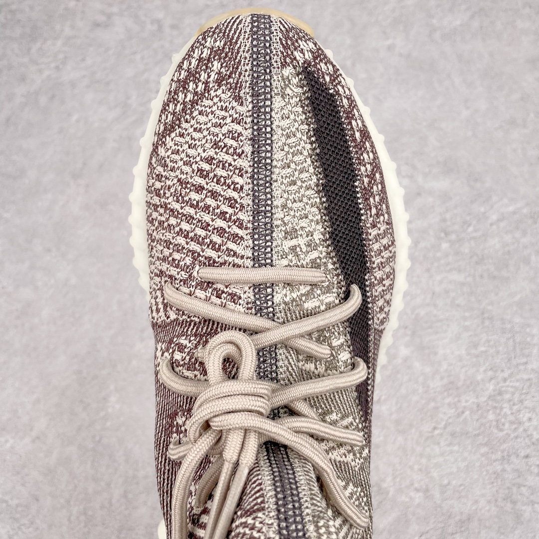 图片[4]-💰200 ＃K版纯原 巴斯夫福利‼Yeezy Boost 350 V2 卡其灰 货号：FZ1267 市面中端最王炸版本 lw同源配套打造 全套原楦 原纸版 原鞋开模完美打造 采用辰元飞织鱼丝网原厂面 非进口机台 大底原厂半透明RB巴斯夫满钉大底  原厂东莞百宏3M反光鞋带 质感一致 原厂鑫成新粉原鞋垫 LOGO胶浆印花 钛金针与高士马克线针车精工打造 一切遵循原厂指令单采购同源原材 采购全套原厂进口材料 原纸版 原楦头 一切同源公司 大几率过验 混卖无压力‼️SIZE：36 36.5 37 38 38.5 39 40 40.5 41 42 42.5 43 44 44.5 45 46 47 编码：Mby2936070-运动鞋