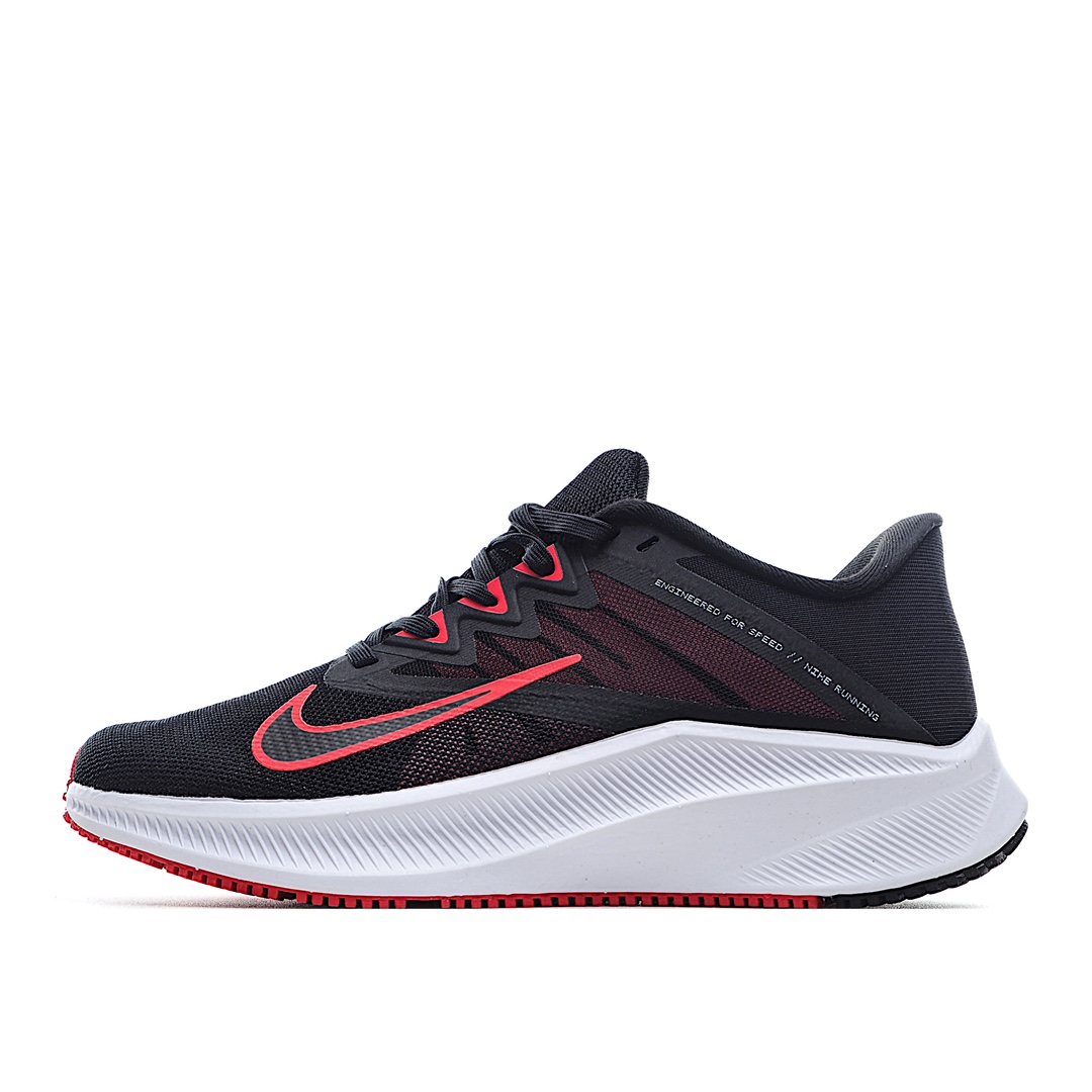 G0 Nike Air Zoom Quest 3 极速3代 时尚休闲跑步鞋 简约高科技设计采用多层材料，为双足带来凉爽感受和稳固体验时尚鞋面搭配中足包覆设计，提供稳固贴合感。一层网眼布材质，在跑步期间为你带来轻盈透气性能。同时展现利落外观。加高叠层设计，为每一步带来柔软缓震性能。具备出色抓地力与耐穿着性。舒适感出众