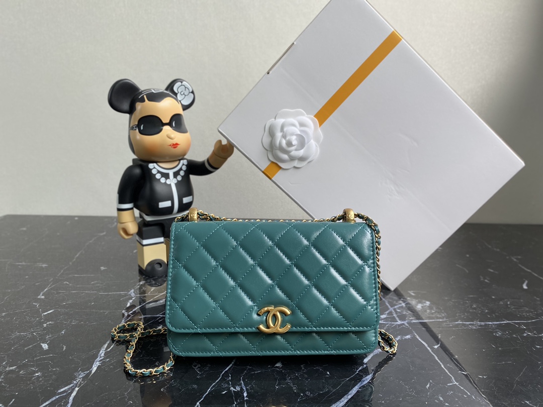 The small size is so beautiful, Chanel spring and summer high-end handmade workshop series, Xiaoxiang double beads gold ball woc, smooth cowhide