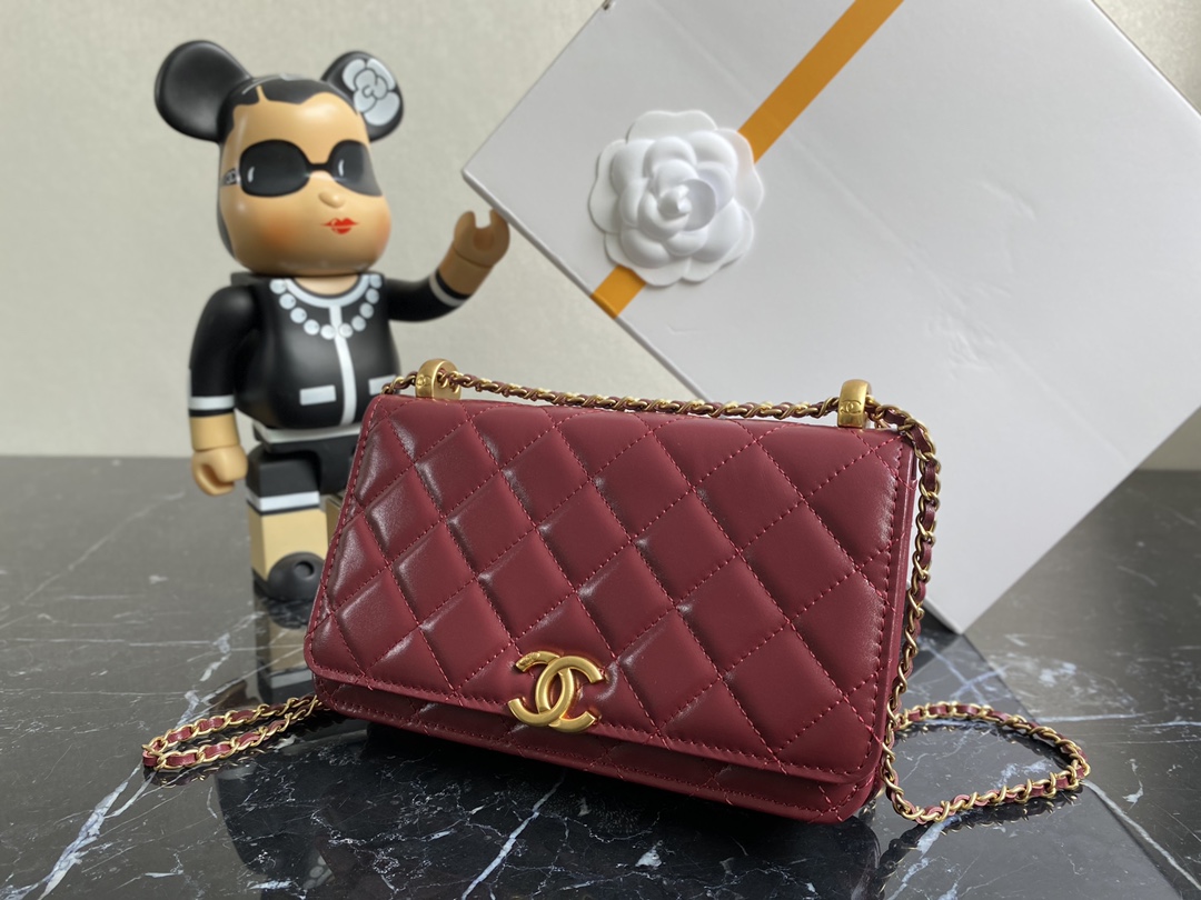 Chanel Spring Advanced Handicraft Workshop Series Double Beads Golden Ball WOC Smooth cowhide is much more durable than lambskin. The chain can b