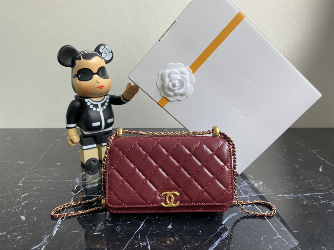Chanel Spring Advanced Handicraft Workshop Series Double Beads Golden Ball WOC Smooth cowhide is much more durable than lambskin. The chain can b