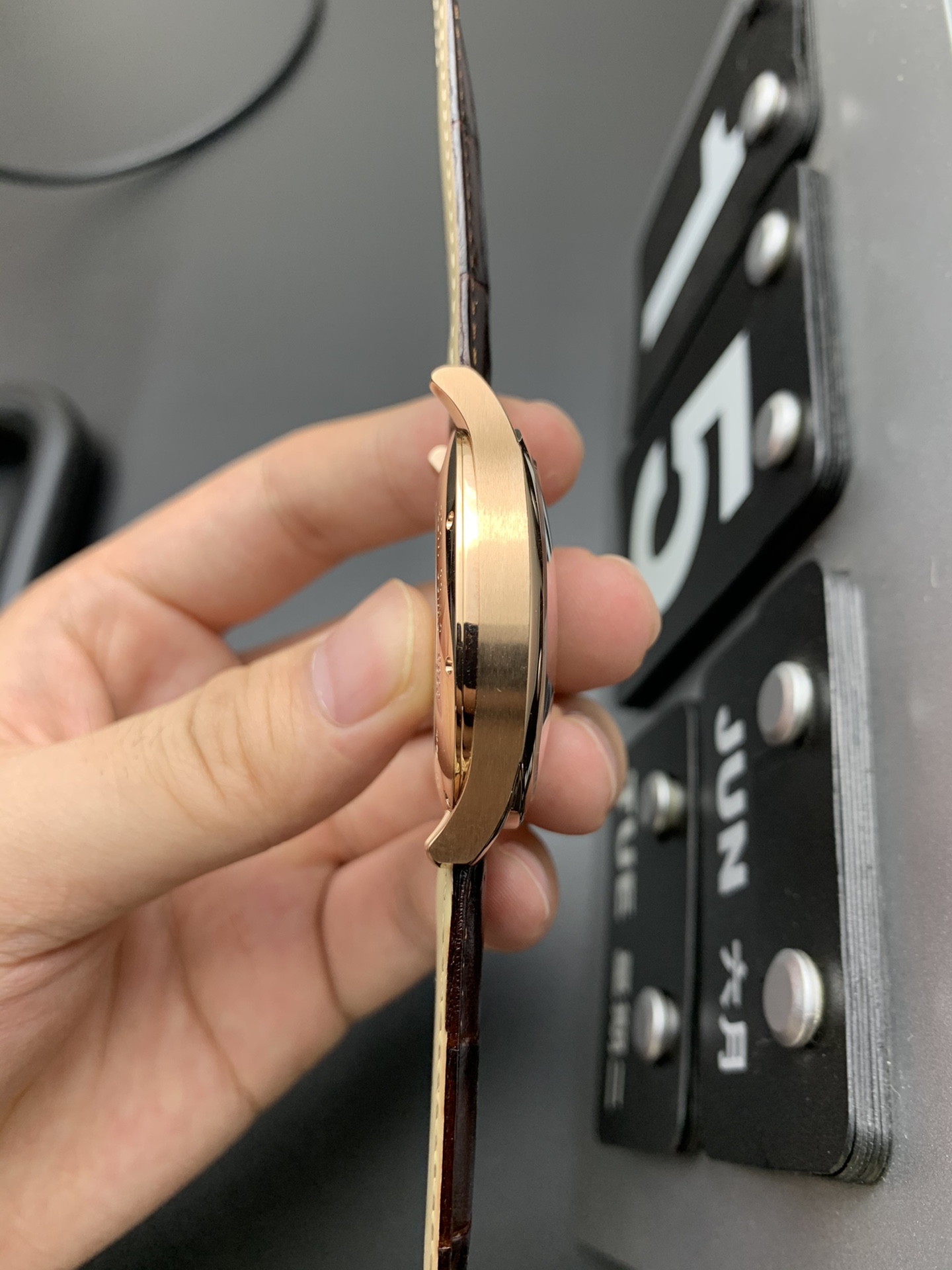 Burberry BBR 卡地亚陀飞轮