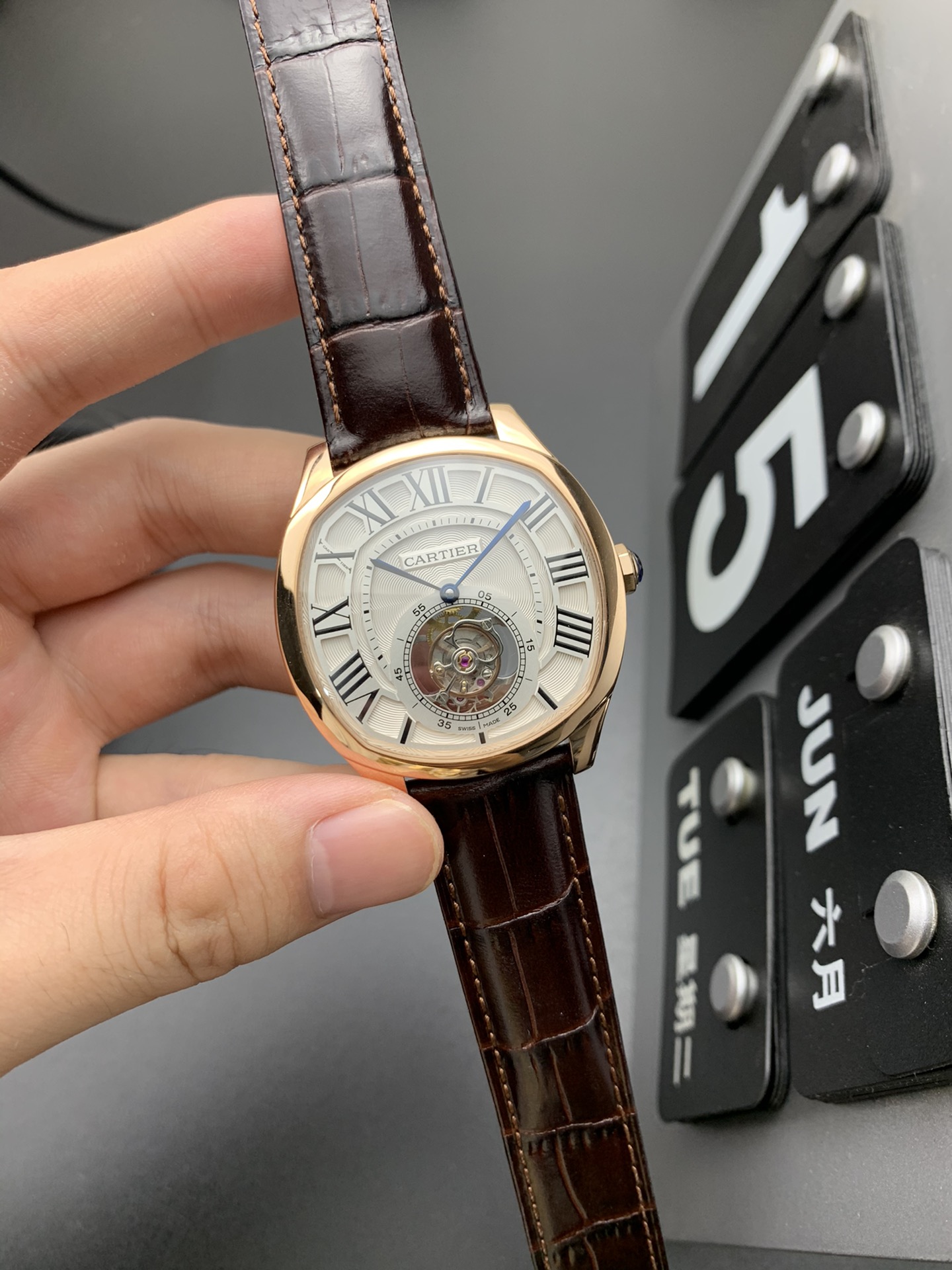 Burberry BBR 卡地亚陀飞轮