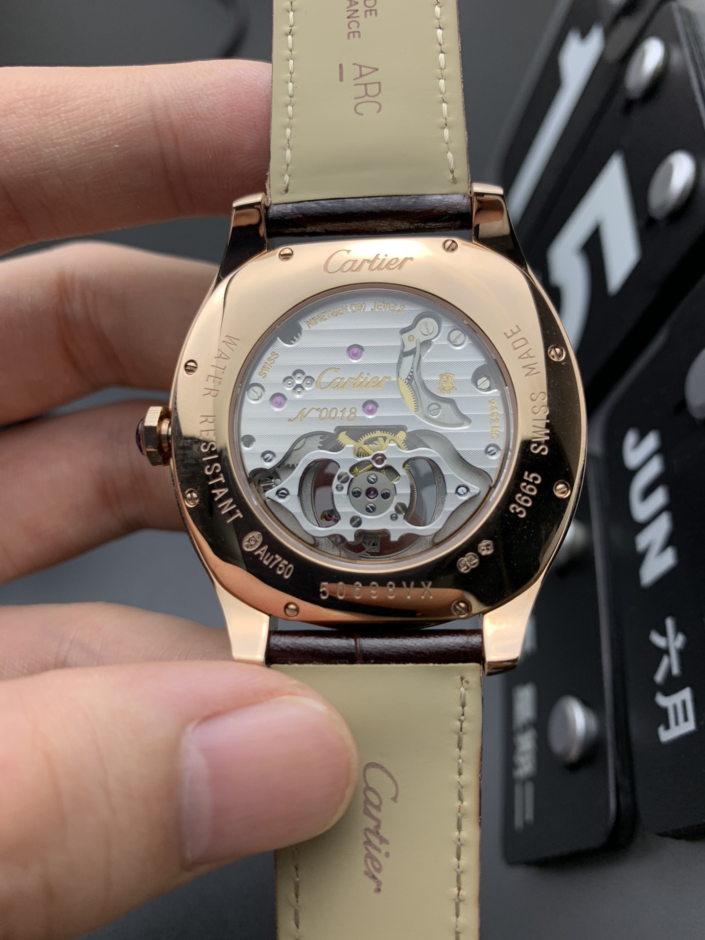 Burberry BBR 卡地亚陀飞轮