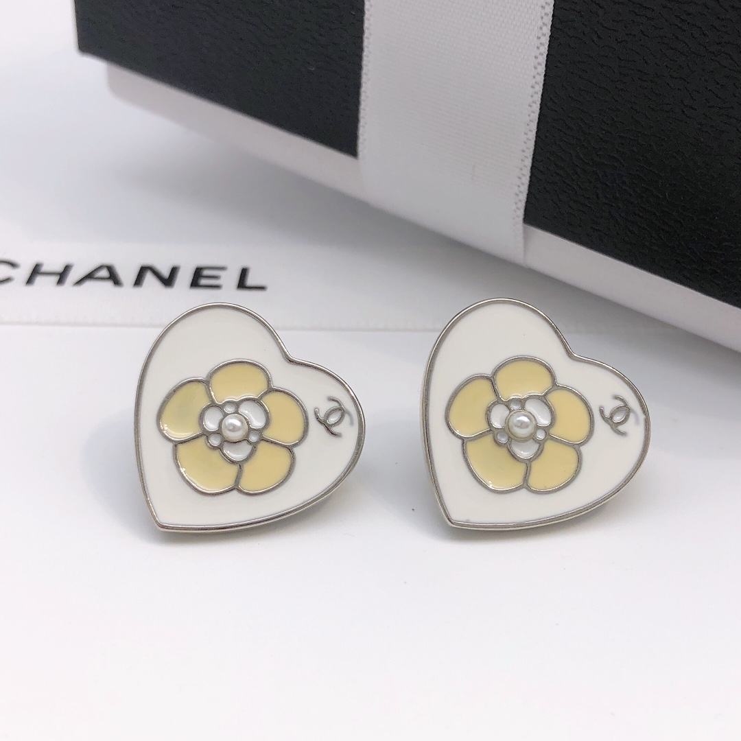 Chanel ZP打版 小香 CHANEL 爱心山茶花耳钉