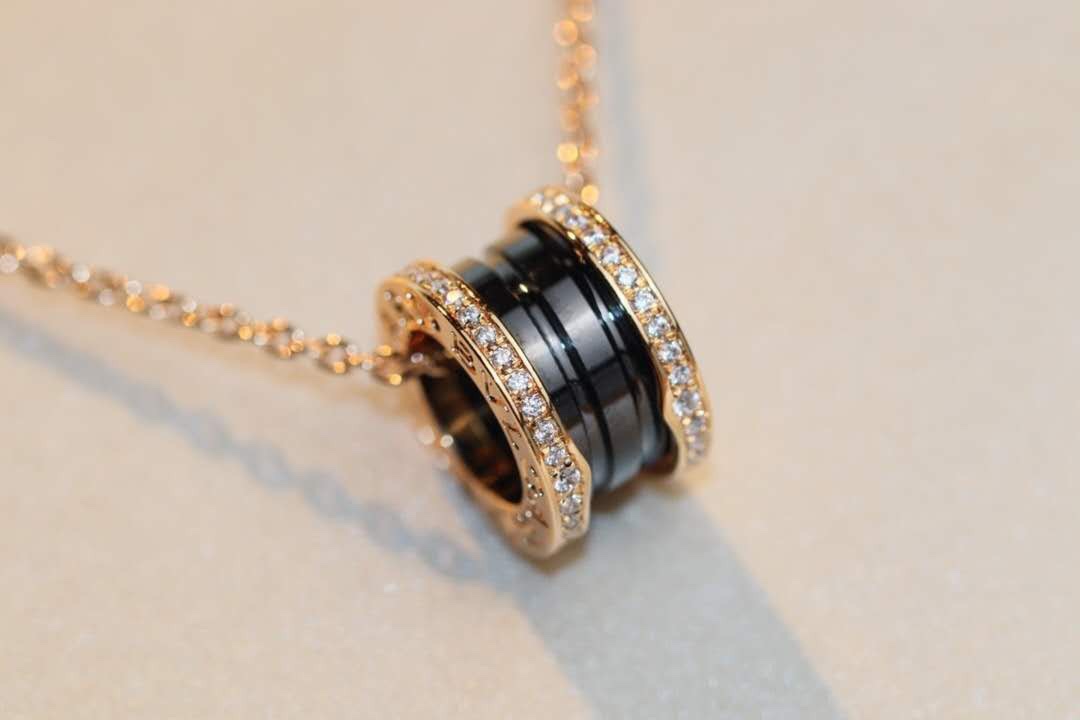 Bvlgari 宝格丽陶瓷镶钻项链