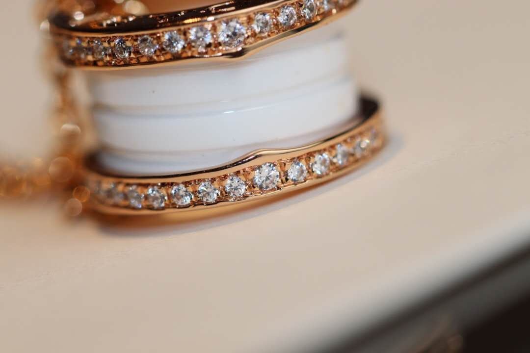 Bvlgari 宝格丽陶瓷镶钻项链
