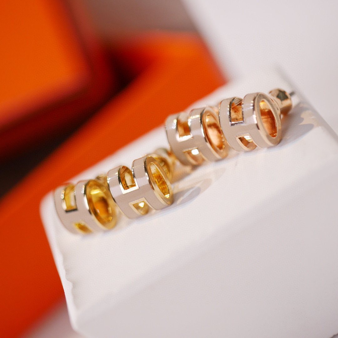 NO:101146,Hermes letter earrings mini version bean paste color gentle and cute, Hermes earrings, hermes19860909爱马仕字母耳钉 mini版 豆沙色 温柔可爱,爱马仕耳钉,hermes,Jewelry