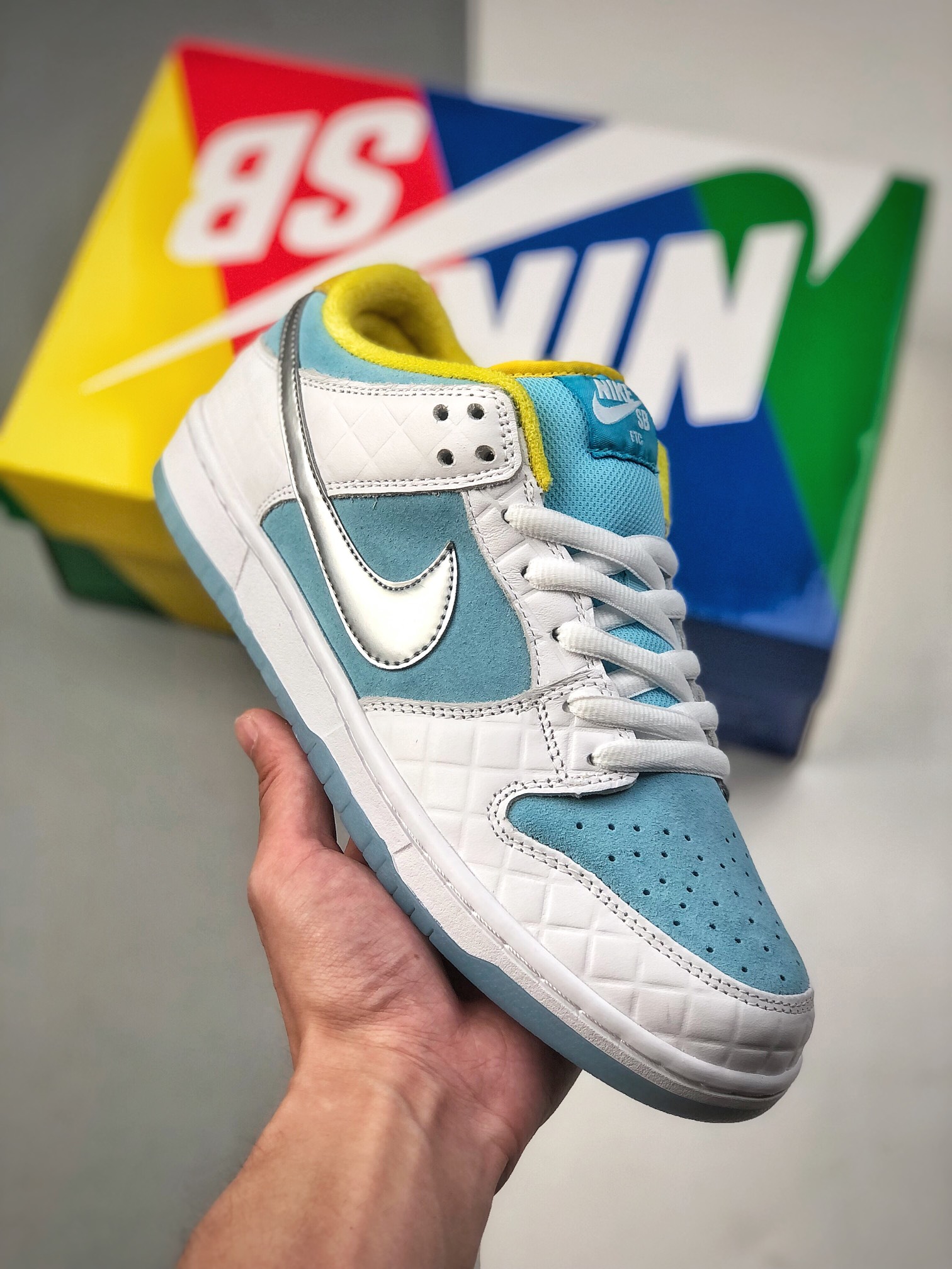 Nike FTC Skateboarding x Nike SB Dunk LAGOON PULSE diamond silver ice blue sneakers. The shoe is based on the Nike SB D…